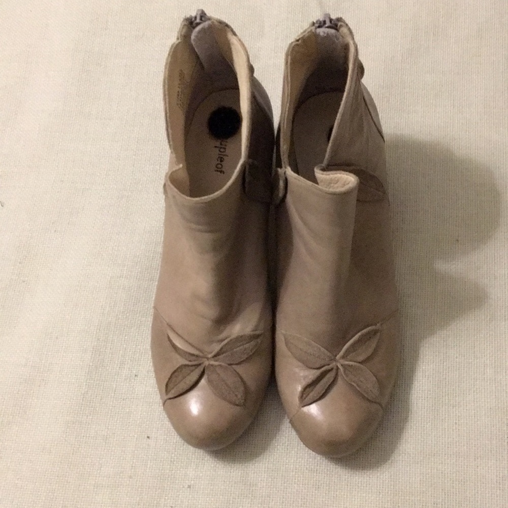 Anthropologie Coupleof booties, size 38